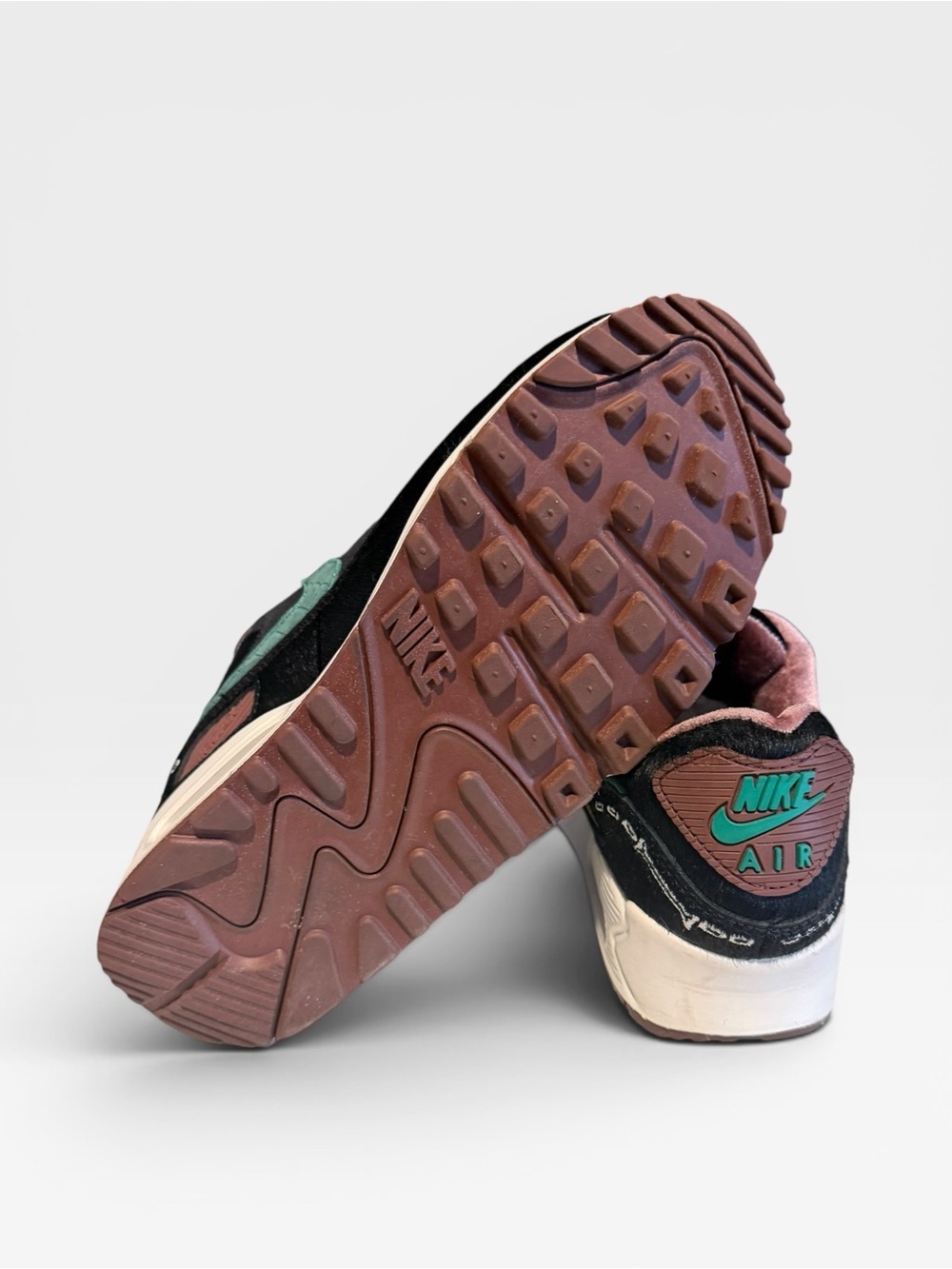 Nike Womens Air Max 90 Siempre Familia - Picture 4 of 5